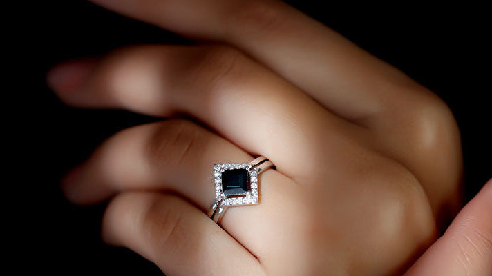 Black Onyx Engagement Ring Buying Guide