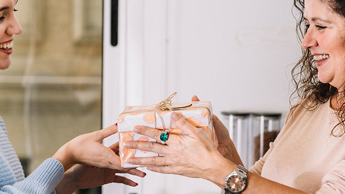 Top Emerald Jewelry Pieces to Gift Your Mom on Special Occasions