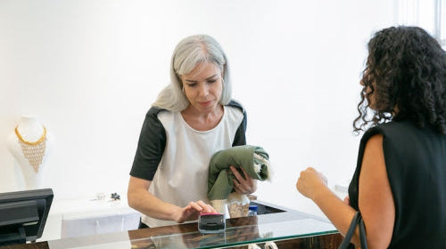 Gemstone Quality Factors: How to Assess and Choose the Best Stones for Your Jewelry