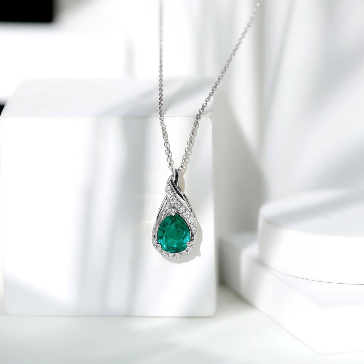 Lab Grown Emerald Vintage Inspired Necklace with Diamond AAAA - Rosec Jewels