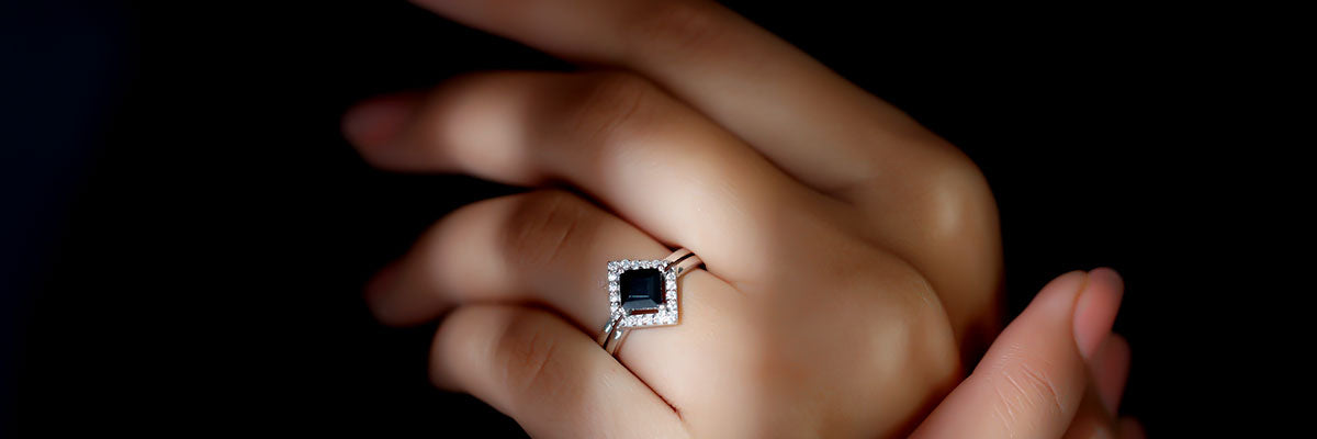 Black Onyx Engagement Ring Buying Guide