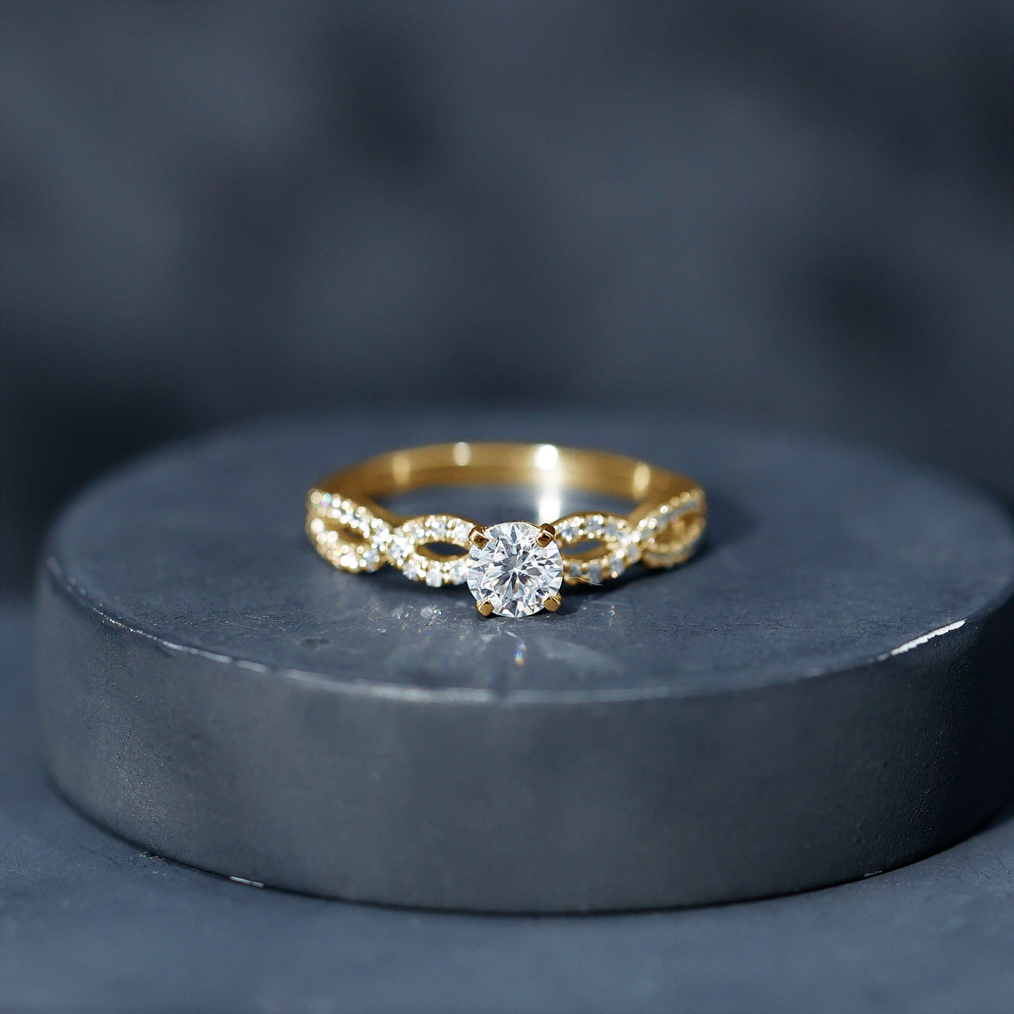 1 CT Round Shape Moissanite Crossover Infinity Ring D-VS1 - Rosec Jewels